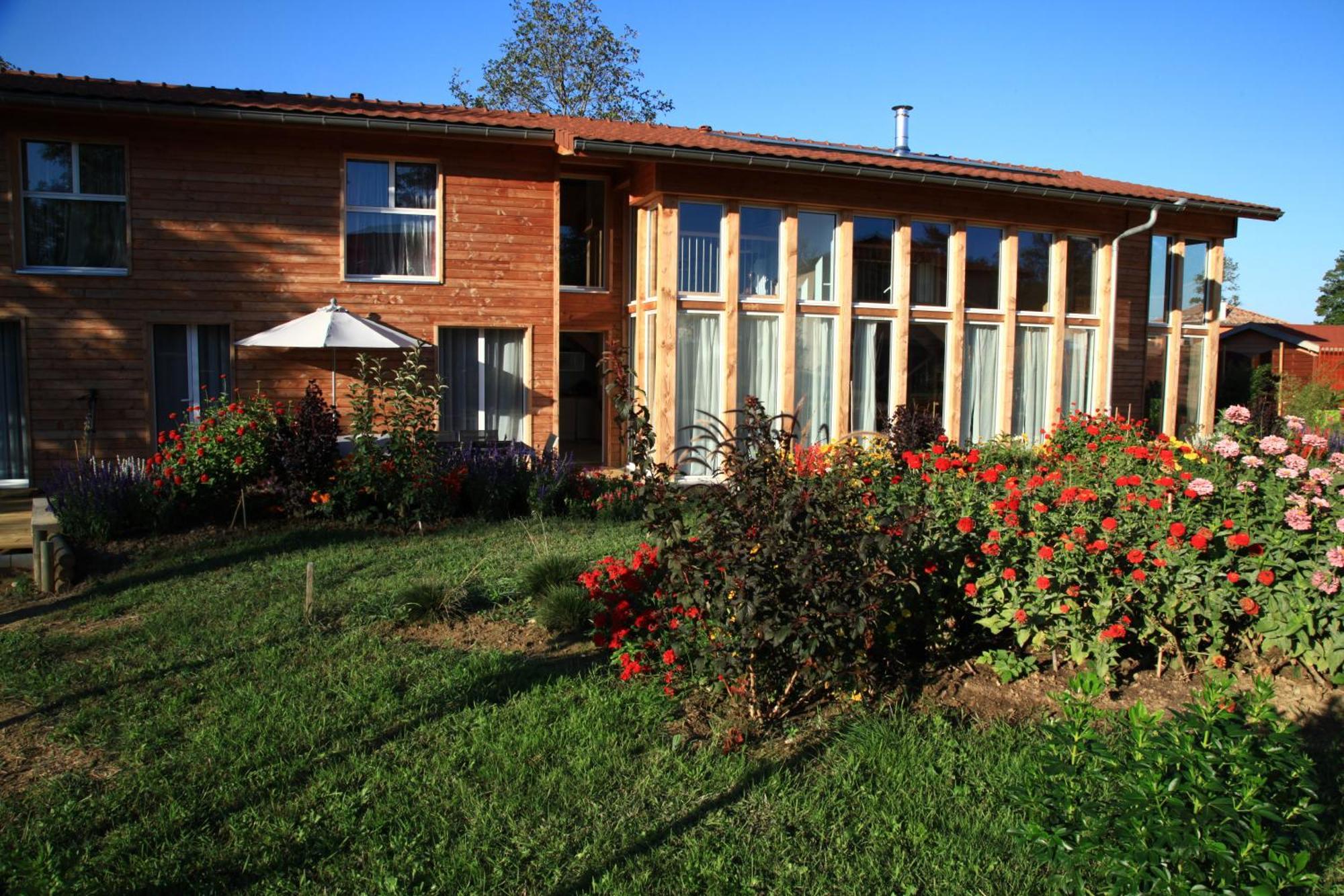 Maison Addama Neyron Luaran gambar